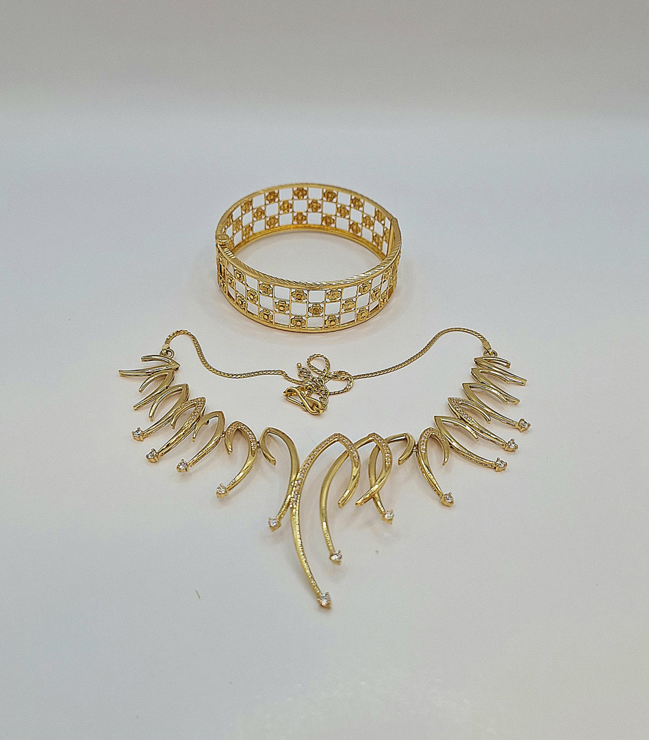 Bracciale e collana oro pietre