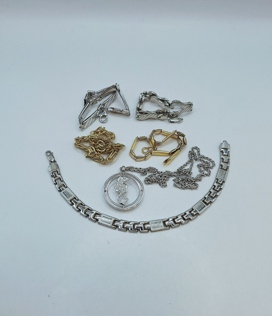 Vari oggetti oro diamantini