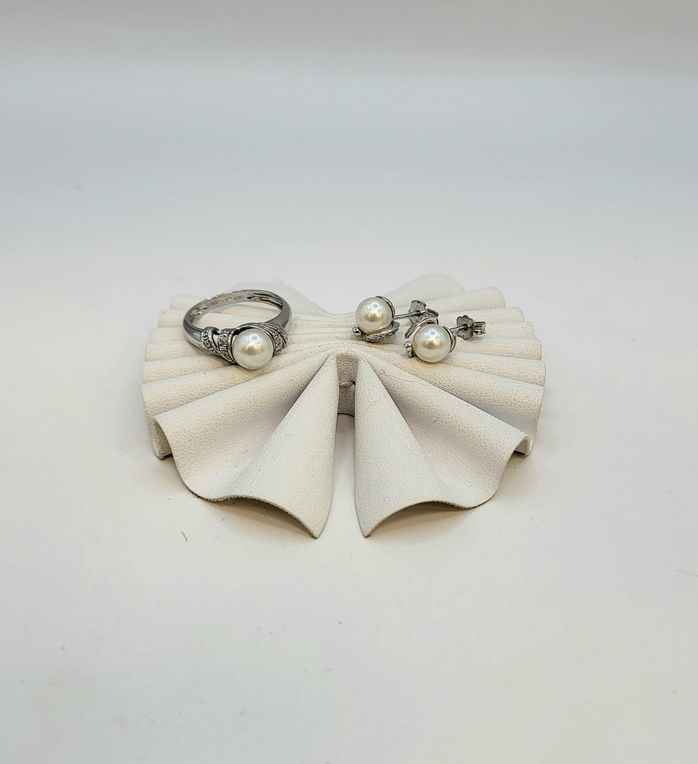 Anello e paio orecchini oro diamantini perle