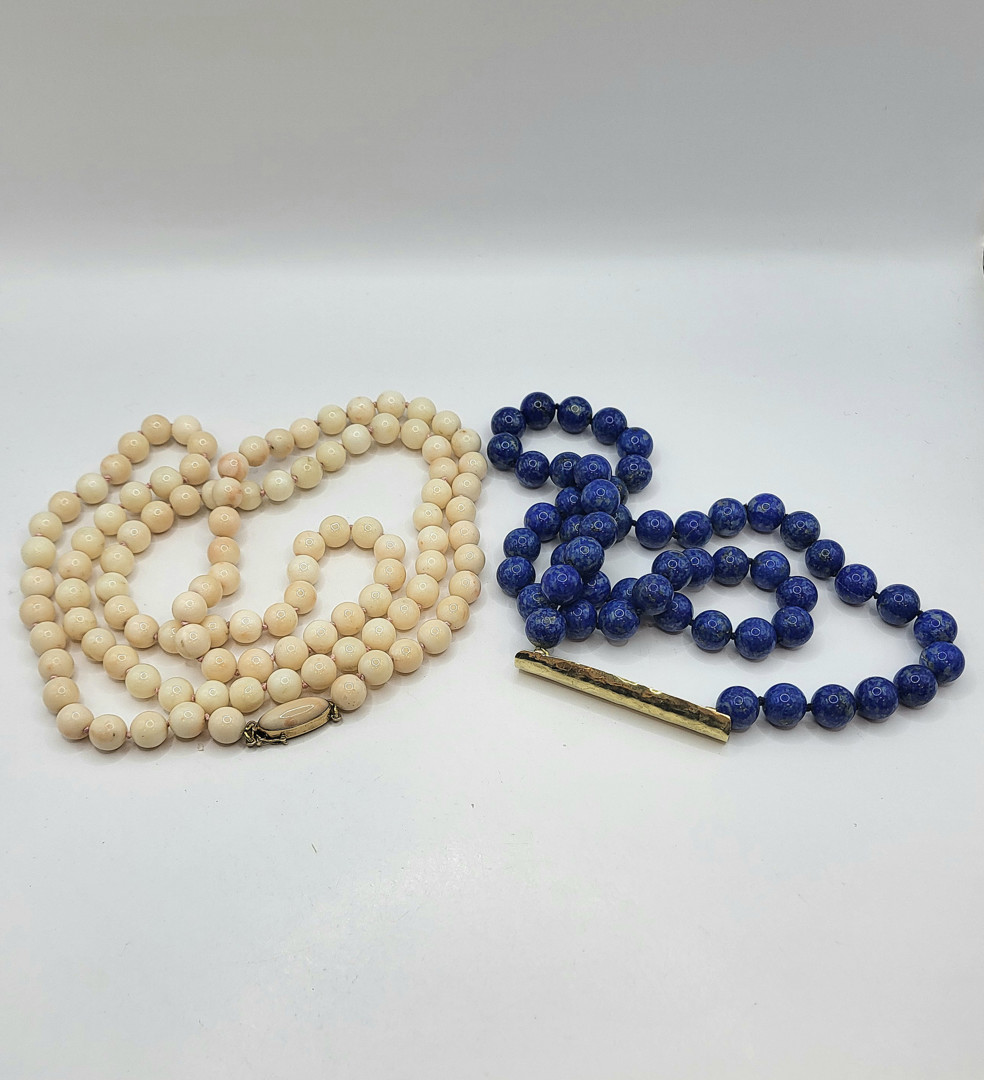 Due collane corallo e lapis con chiusure in oro 