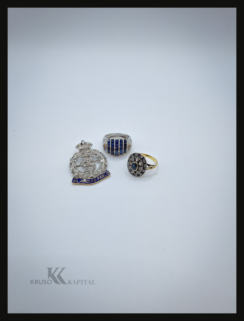 Due anelli spilla oro smalto argento pietre diamanti