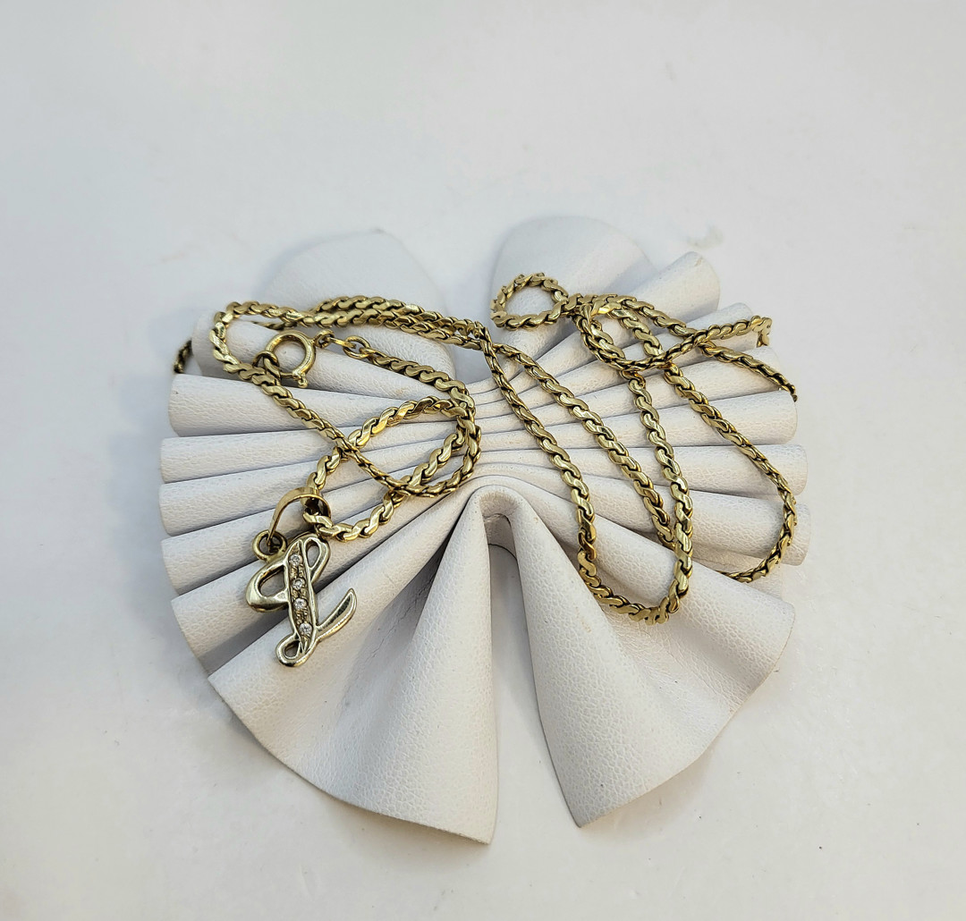 Collana e ciondolo oro pietre