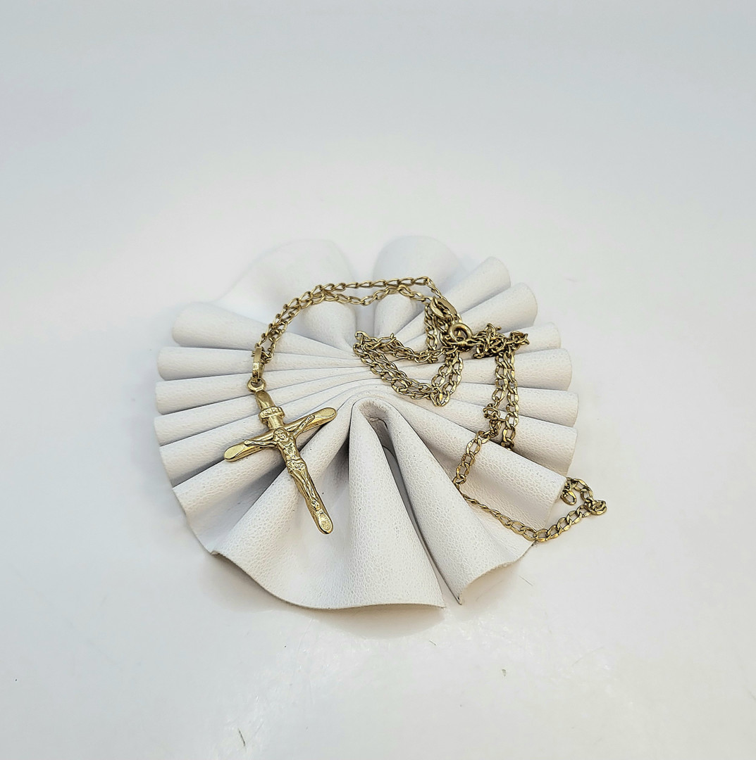 Collana e croce oro