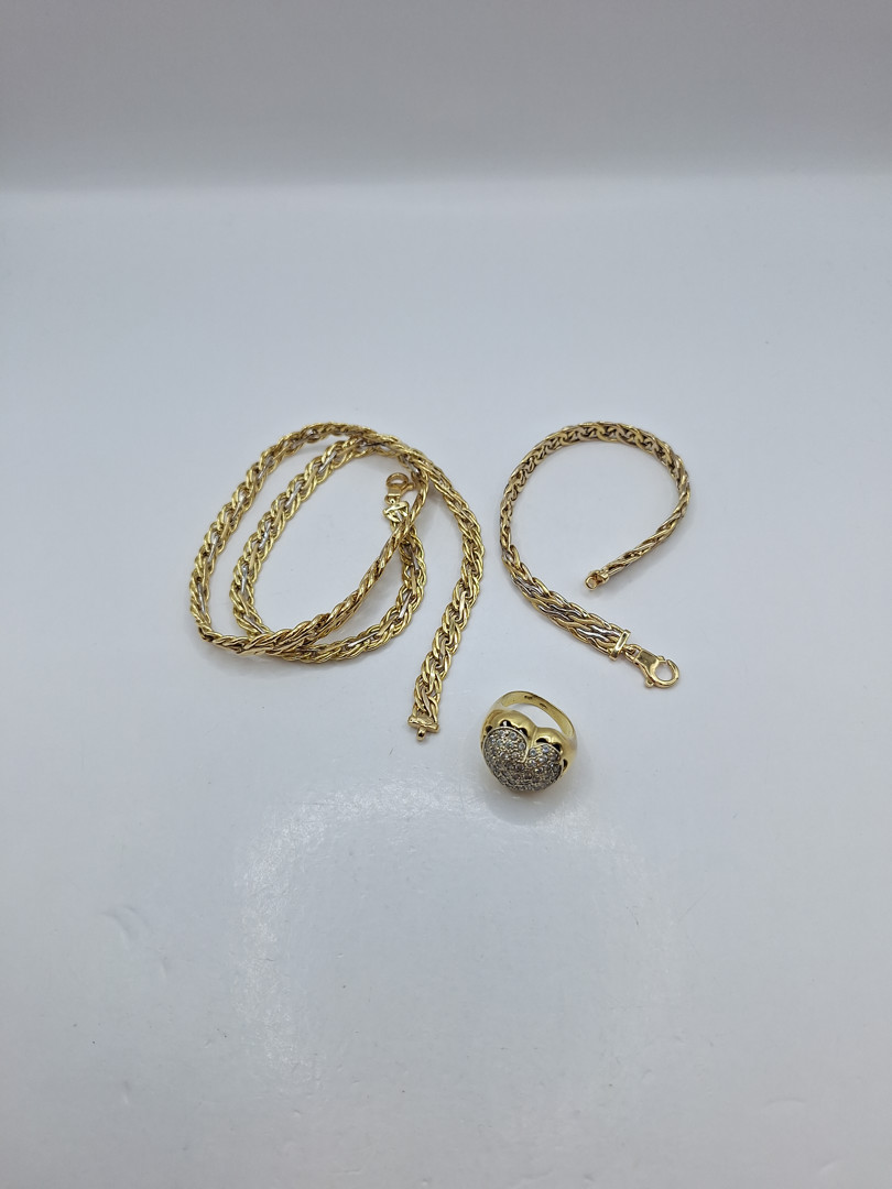 Anello bracciale e collana oro pietre