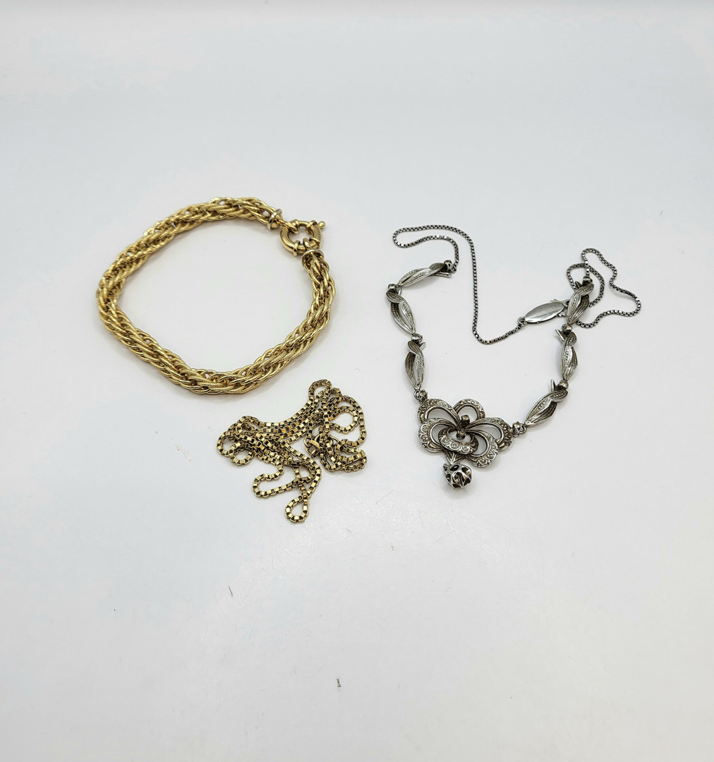 Due collane e bracciale oro pietre 