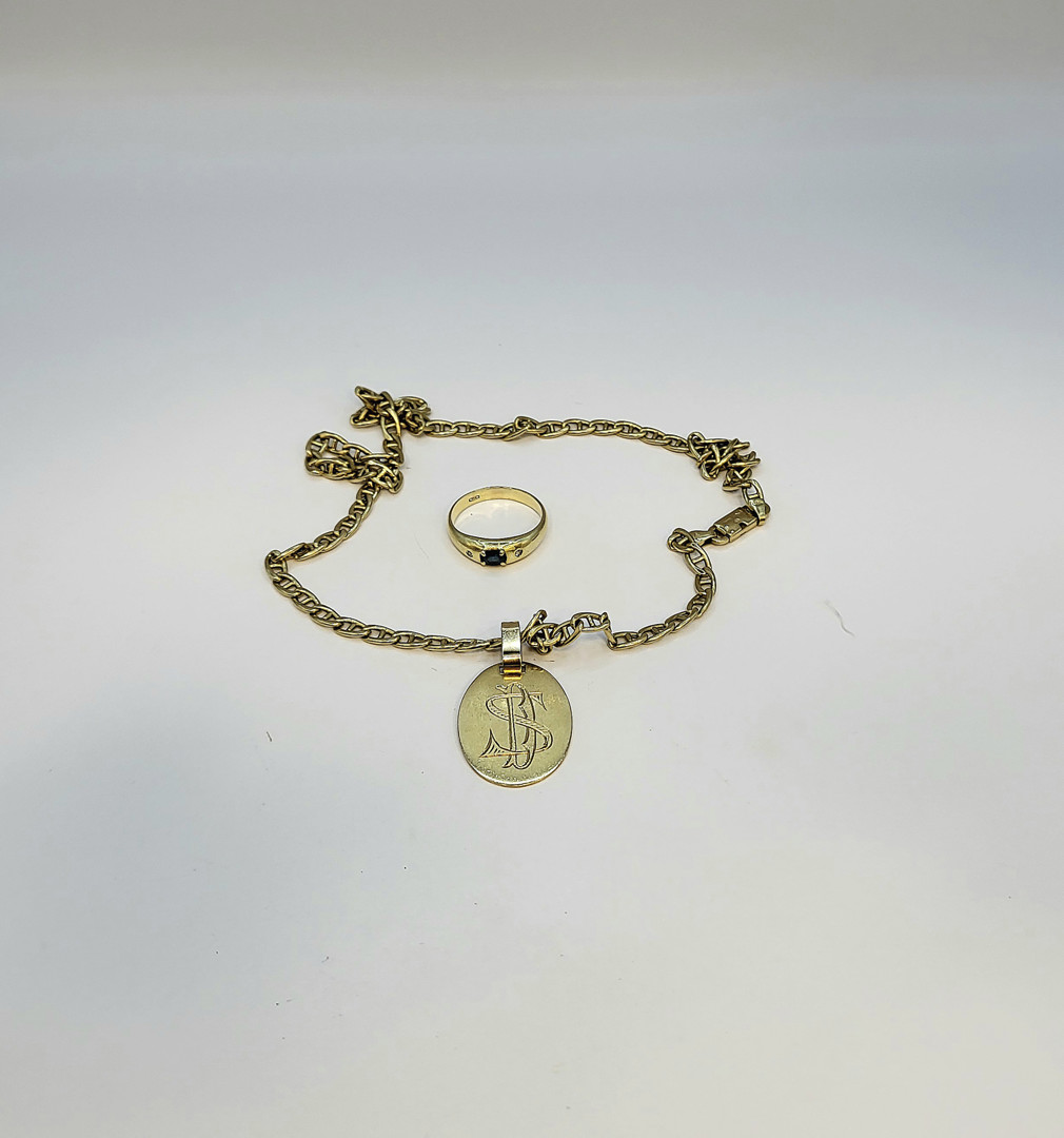 Collana ciondolo e anello oro pietre