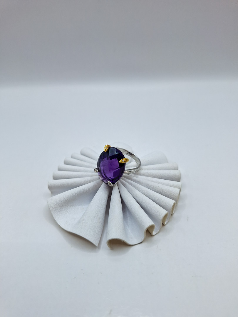 Anello oro pietra diamantini