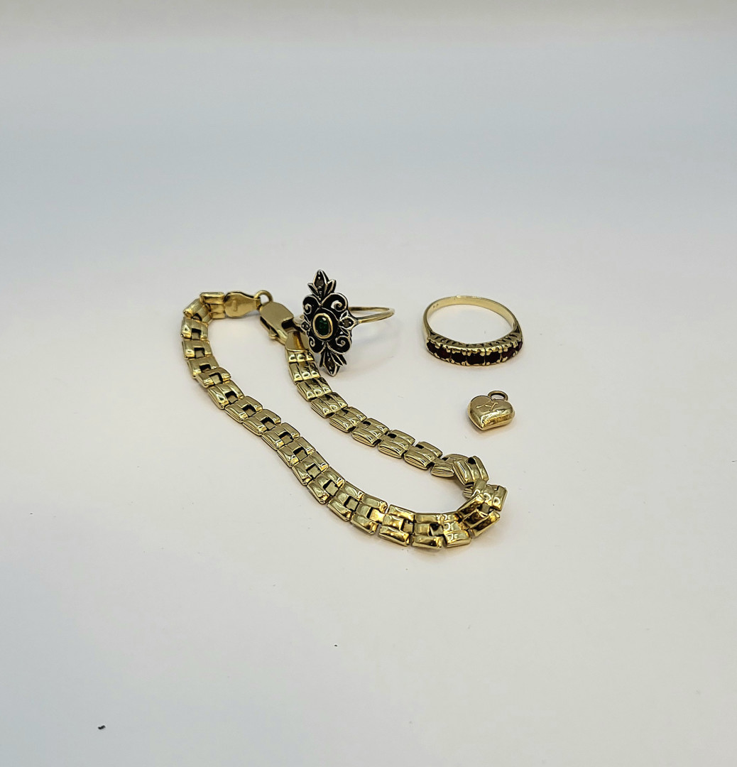 Vari oggetti oro argento pietre diamantini