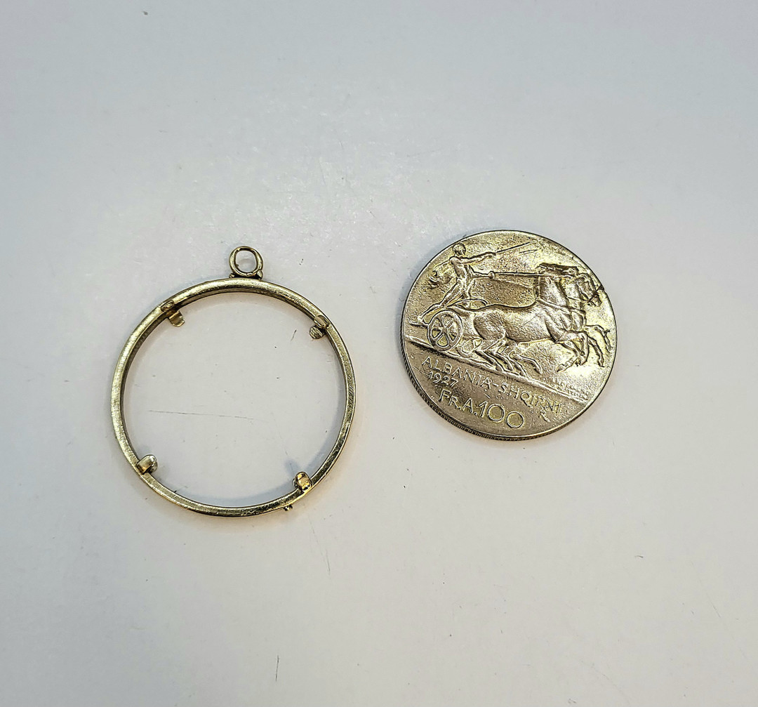 Montatura e pezzo oro