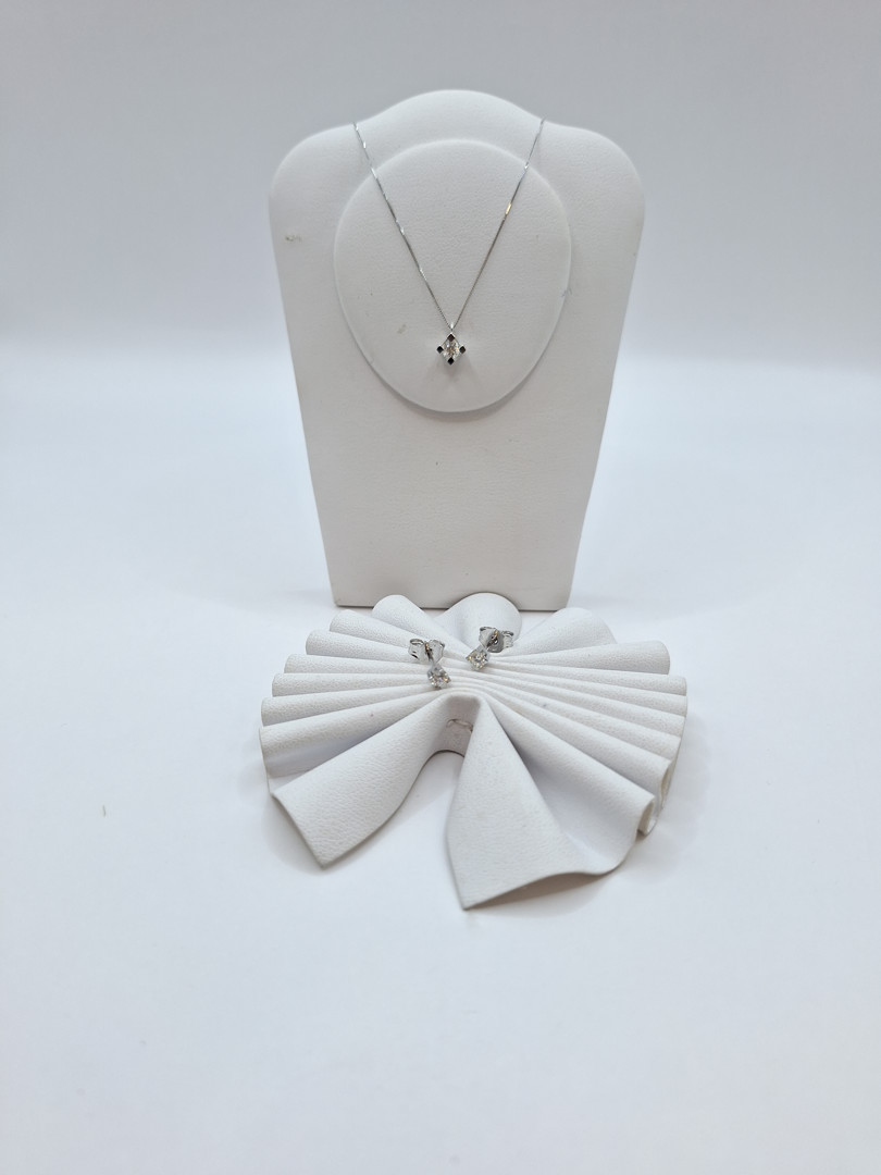 Catenina ciondolo e paio orecchini oro diamanti