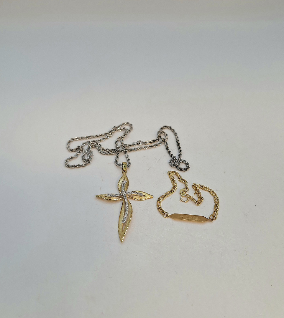 Vari oggetti oro pietre