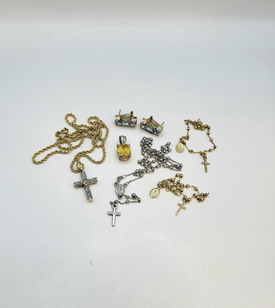 Vari oggetti oro pietre diamantini