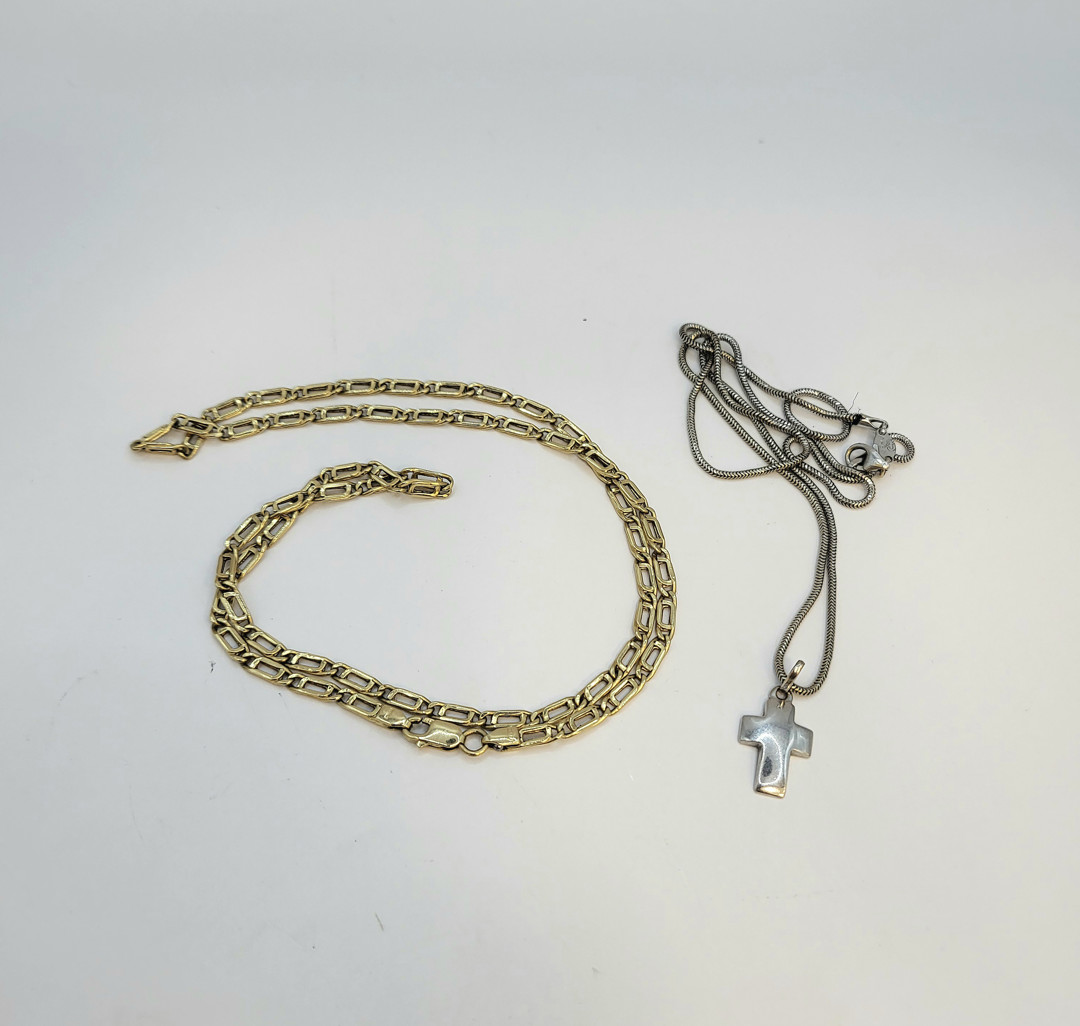 Due collane e ciondolo oro