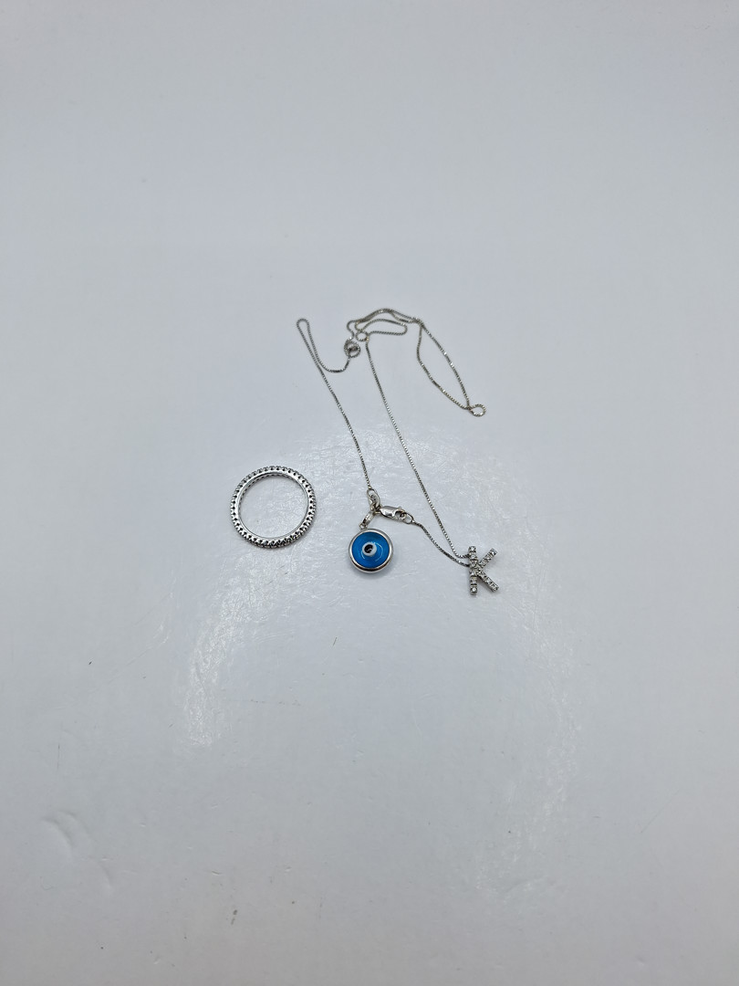 Vari oggetti in oro pietre diamantini