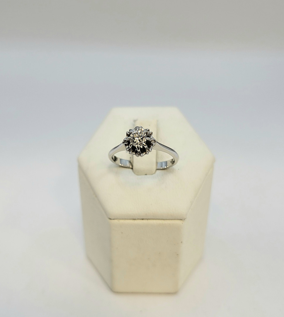 Anello oro con diamante 