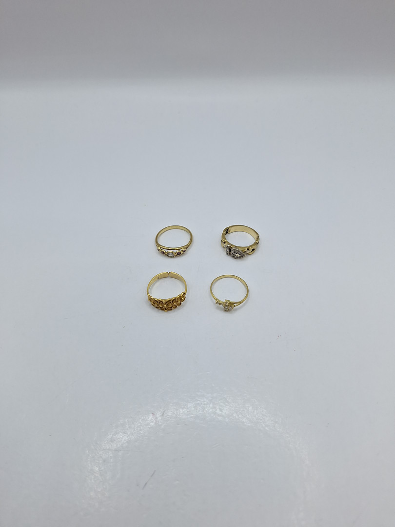 Quattro anelli oro pietre diamantini