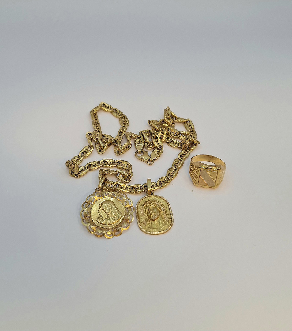 Collana anello e due pezzi oro 