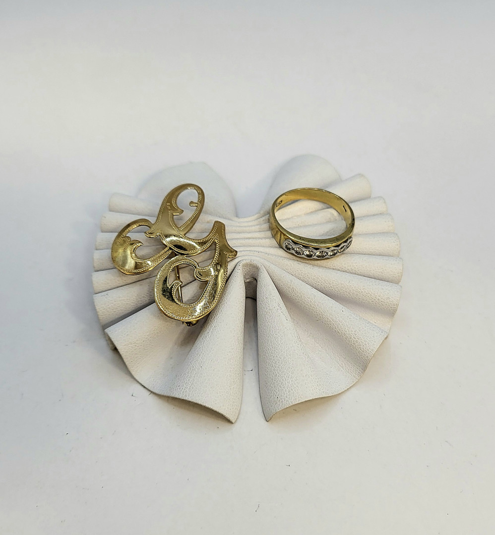 Anello e spilla oro diamanti