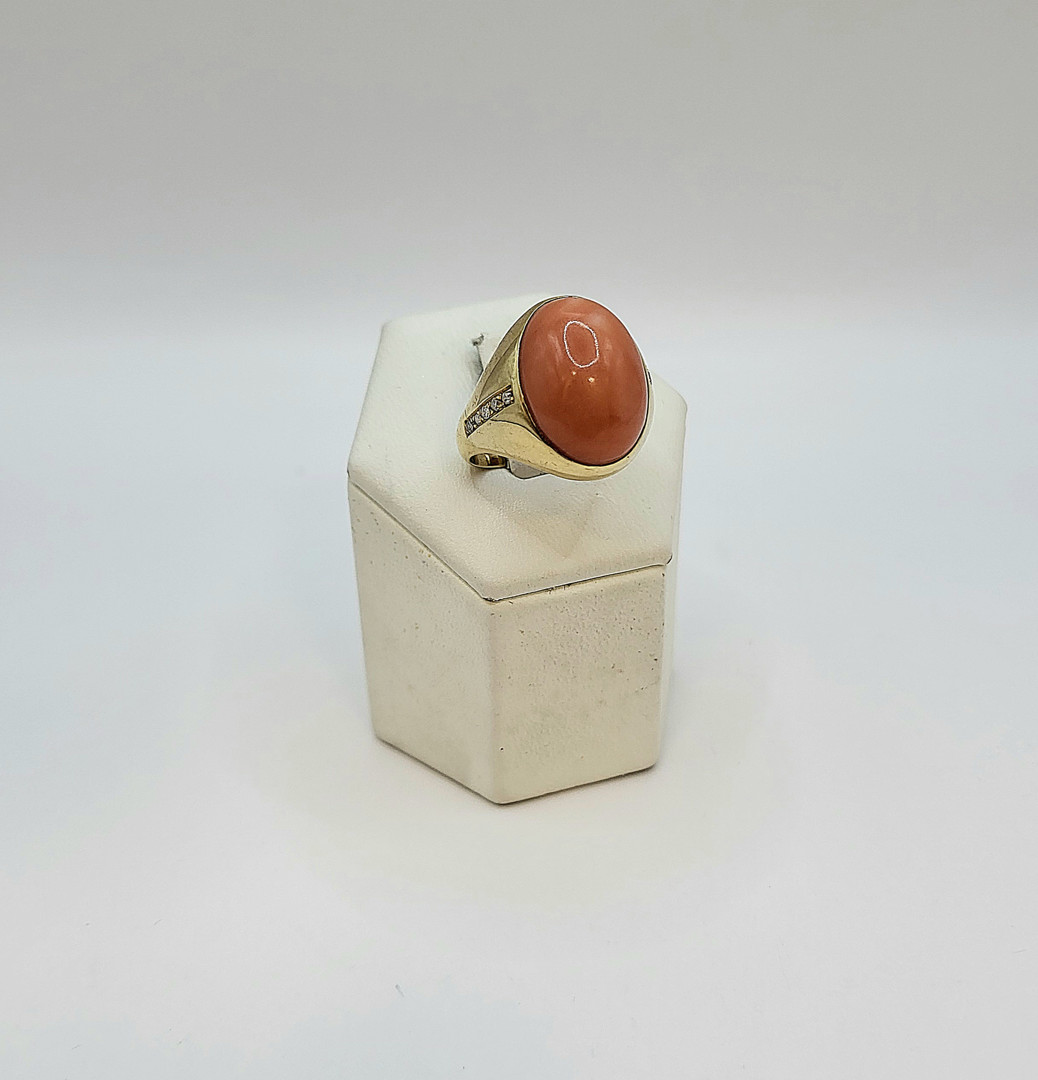 Anello oro corallo diamanti
