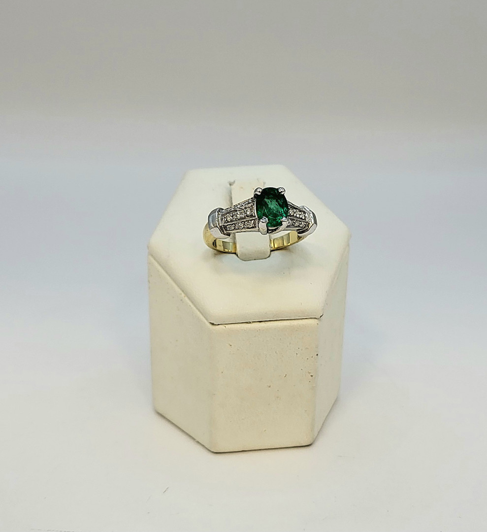 Anello oro pietra diamantini