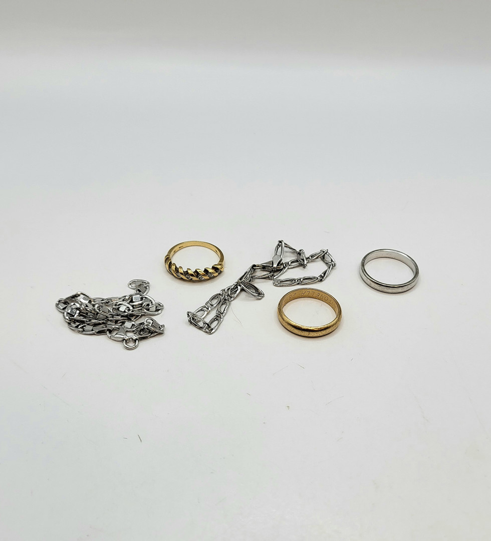 Vari oggetti oro diamantini