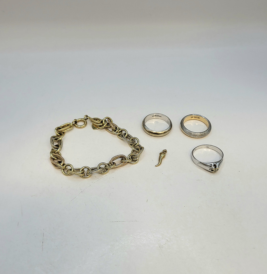 Vari oggetti oro diamante