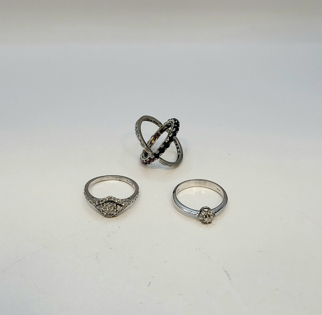 Tre anelli oro diamantini pietre