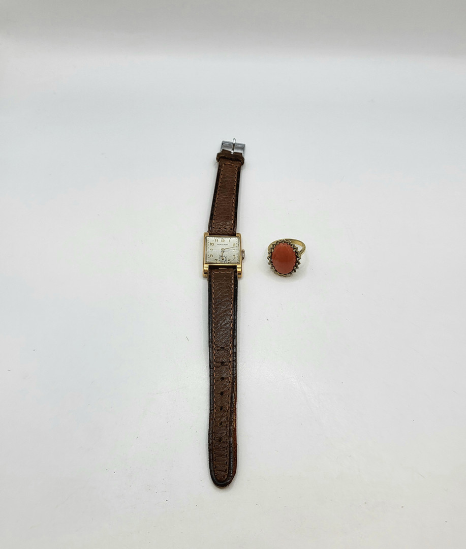 Anello e orologio oro corallo 