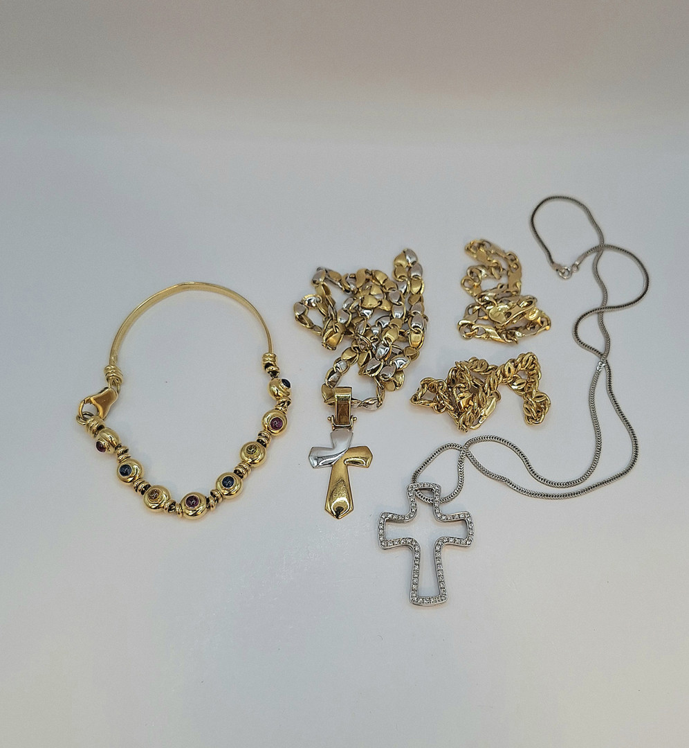 Vari oggetti oro pietre diamantini