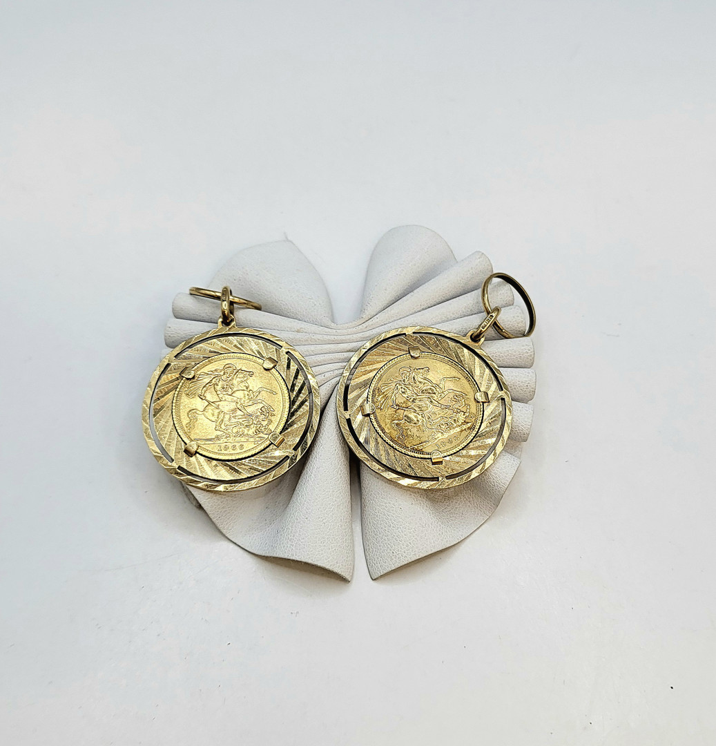 Due ciondoli con monete oro 