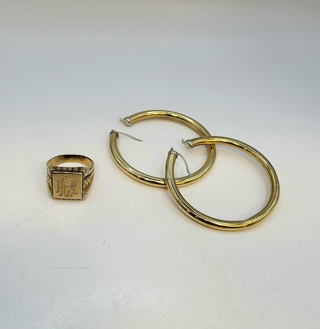 Anello e paio orecchini oro