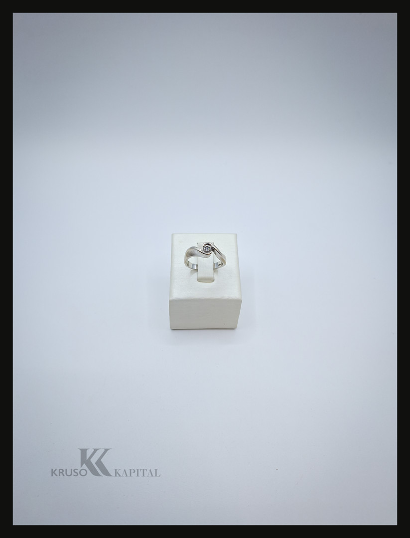 Anello oro con diamante