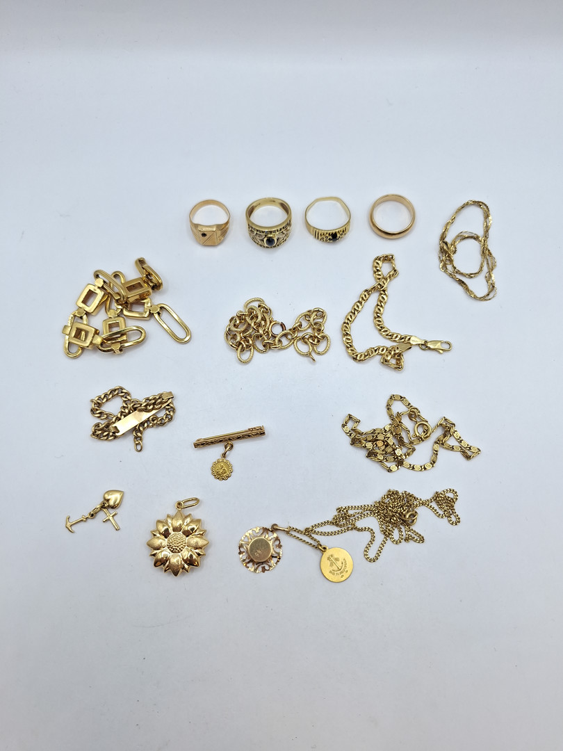 Vari oggetti oro pietre diamantini