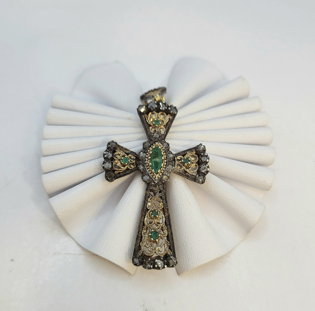 Croce oro argento pietre diamantini
