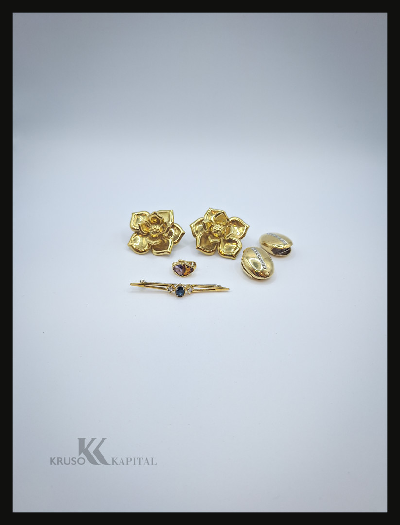 Cinque orecchini spilla oro diamanti pietre