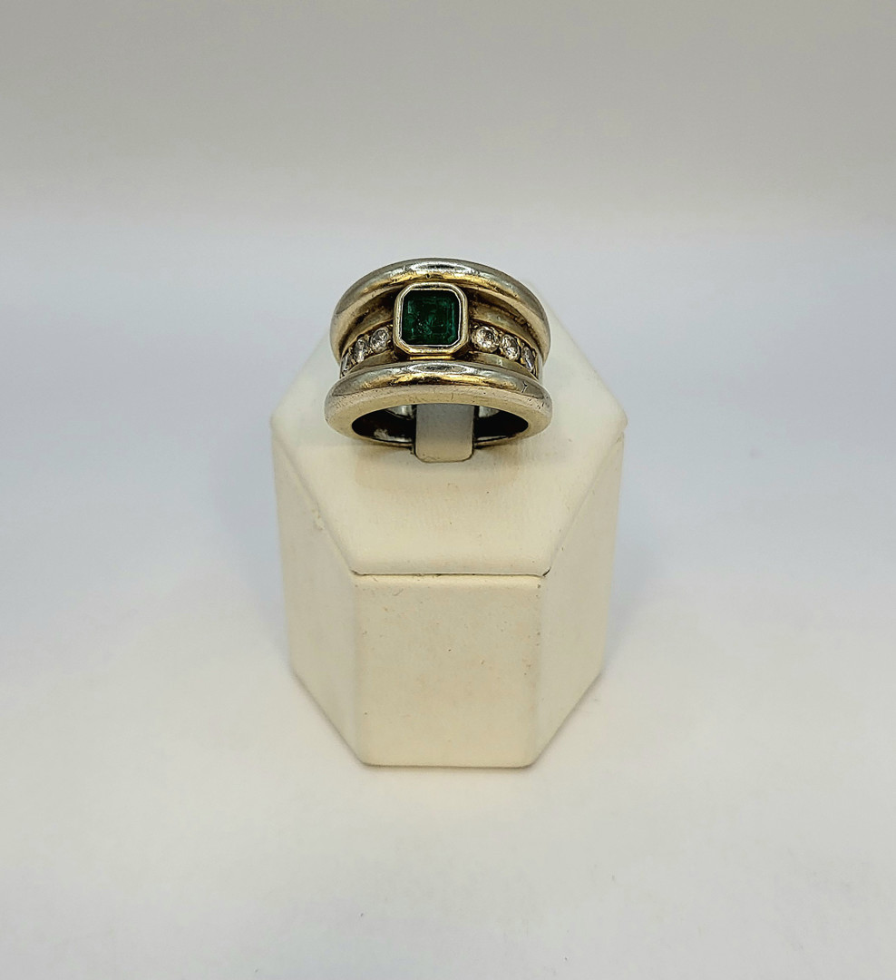 Anello oro pietra diamanti 