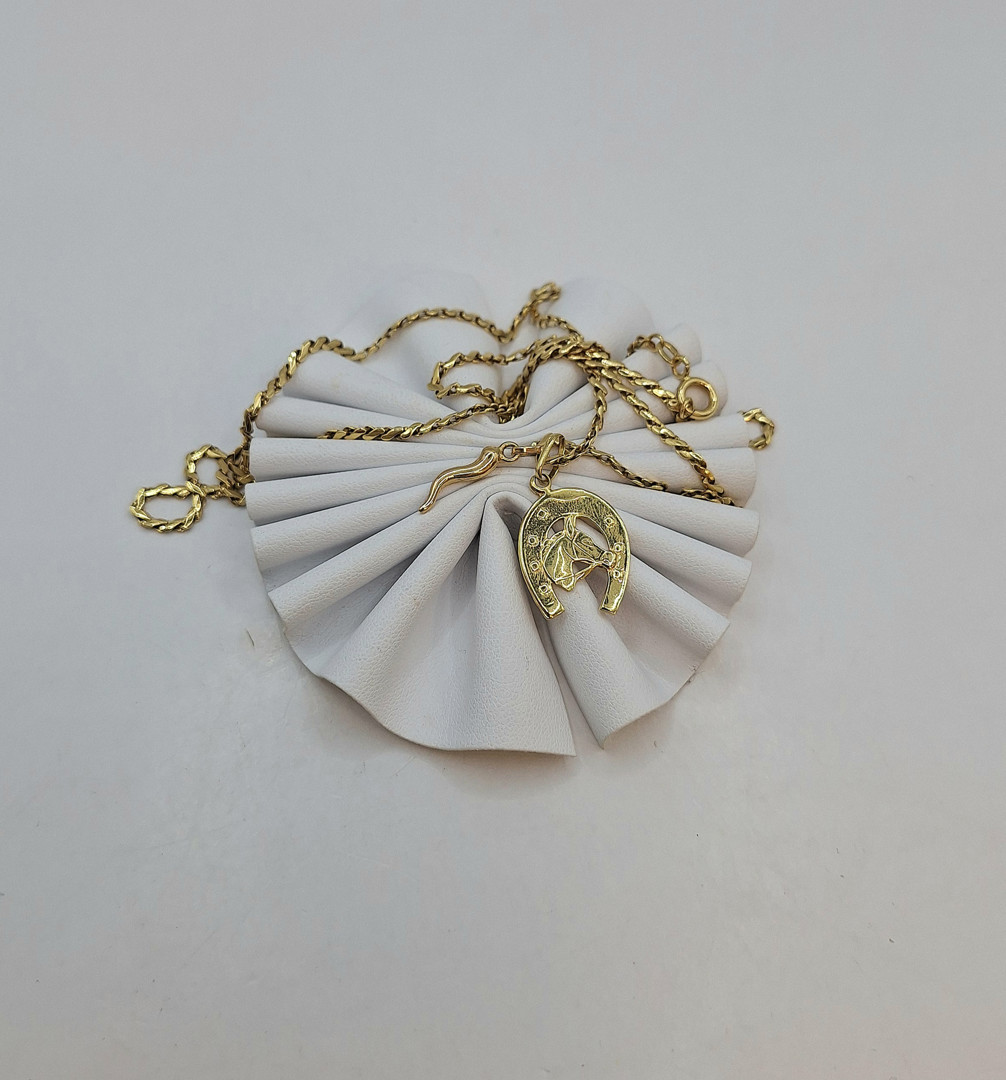 Collana e due ciondoli oro