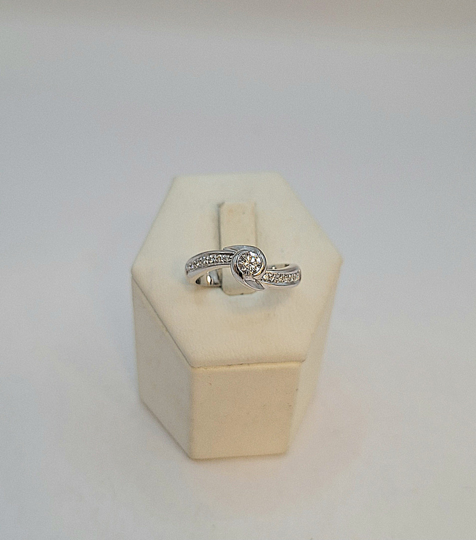 Anello oro e diamanti a firma Recarlo