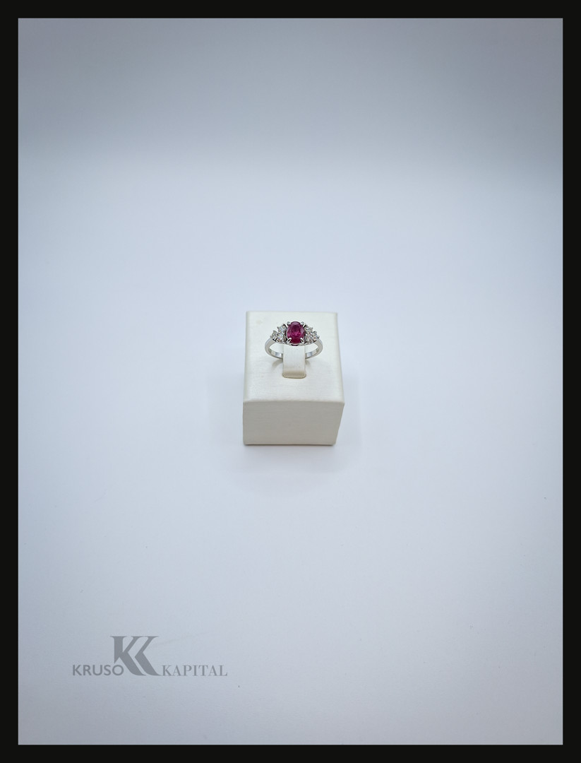 Anello oro pietra diamanti