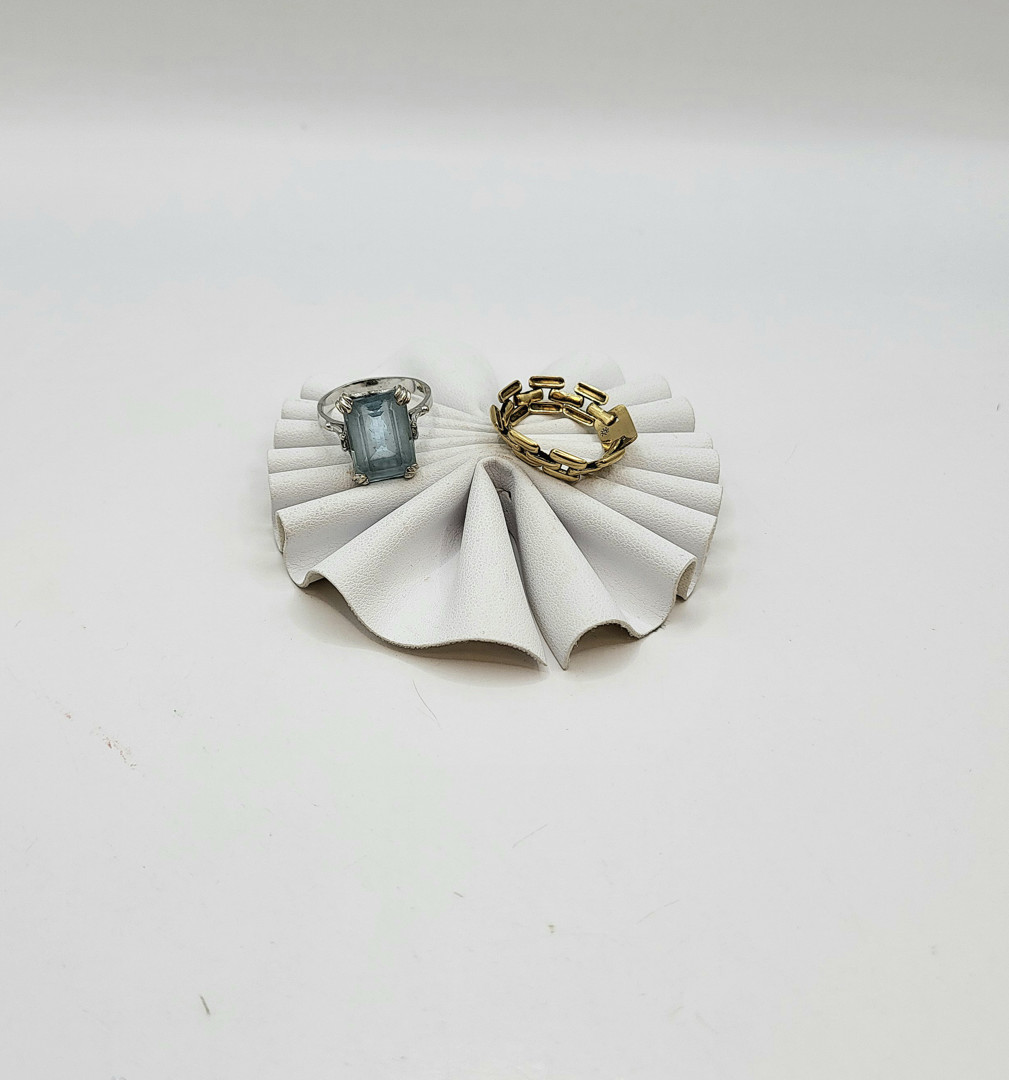 Due anelli oro pietra