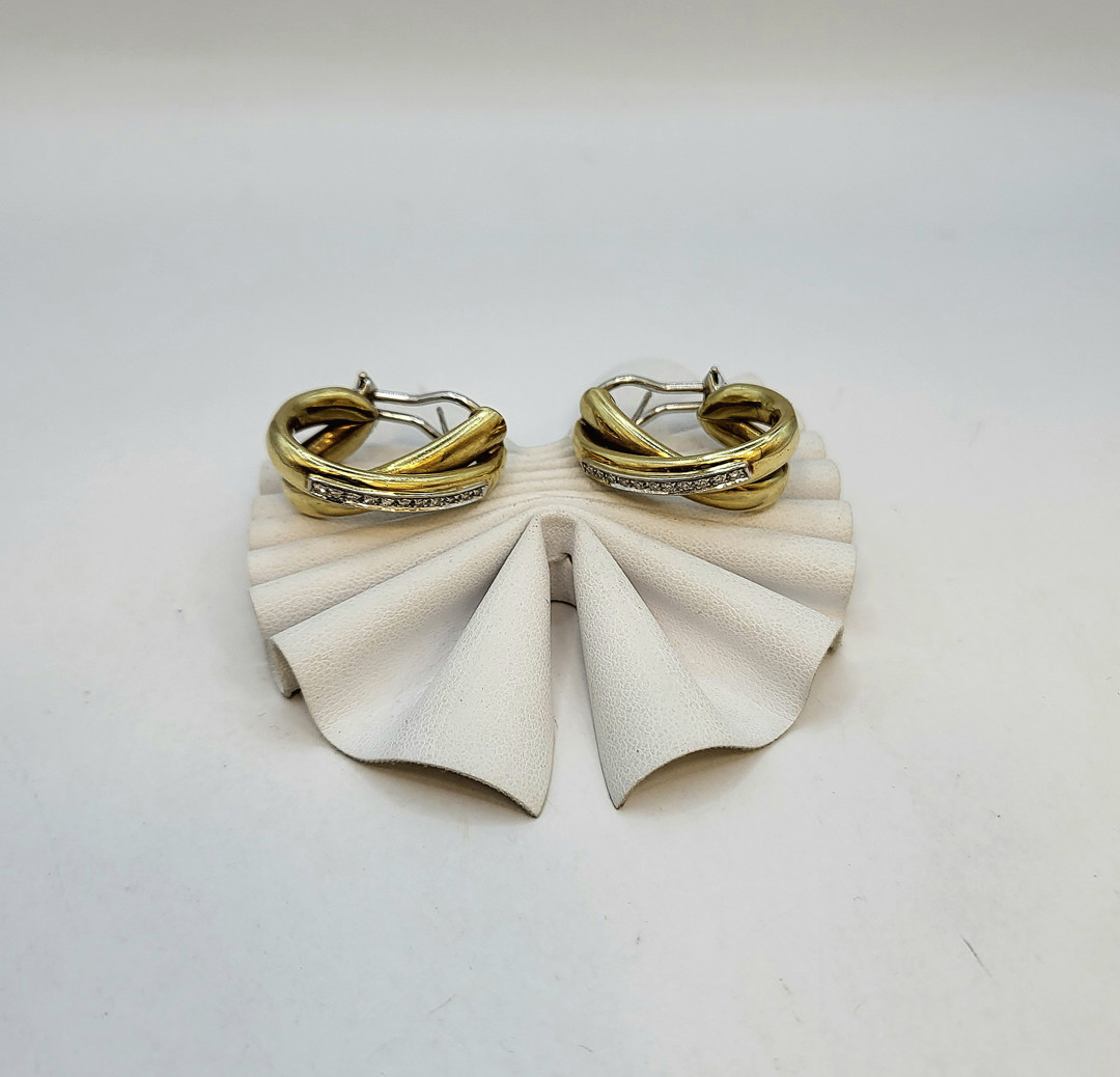 Paio orecchini oro diamanti