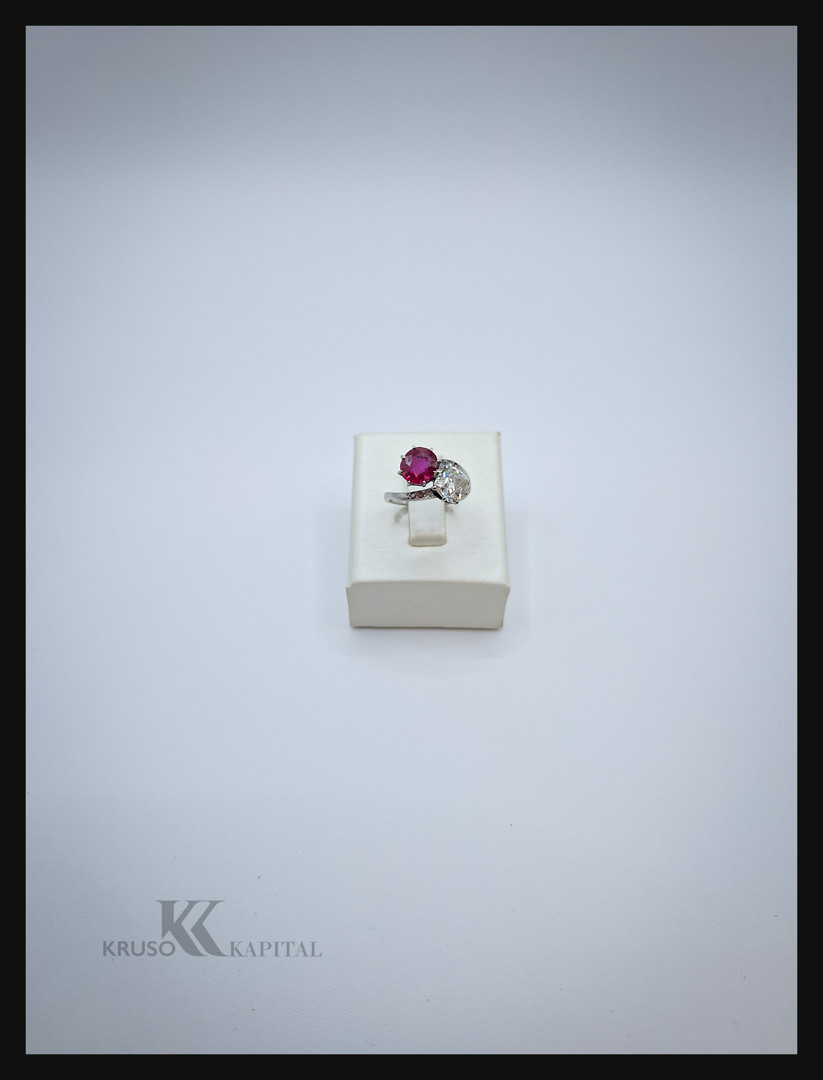 Anello platino con diamanti e pietra