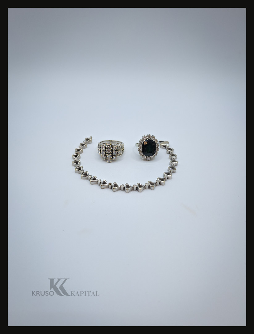 Due anelli e bracciale oro diamanti pietra