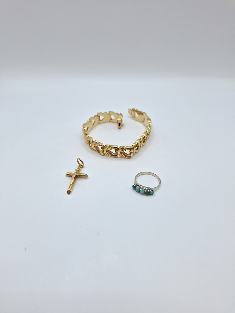 Vari oggetti oro pietre