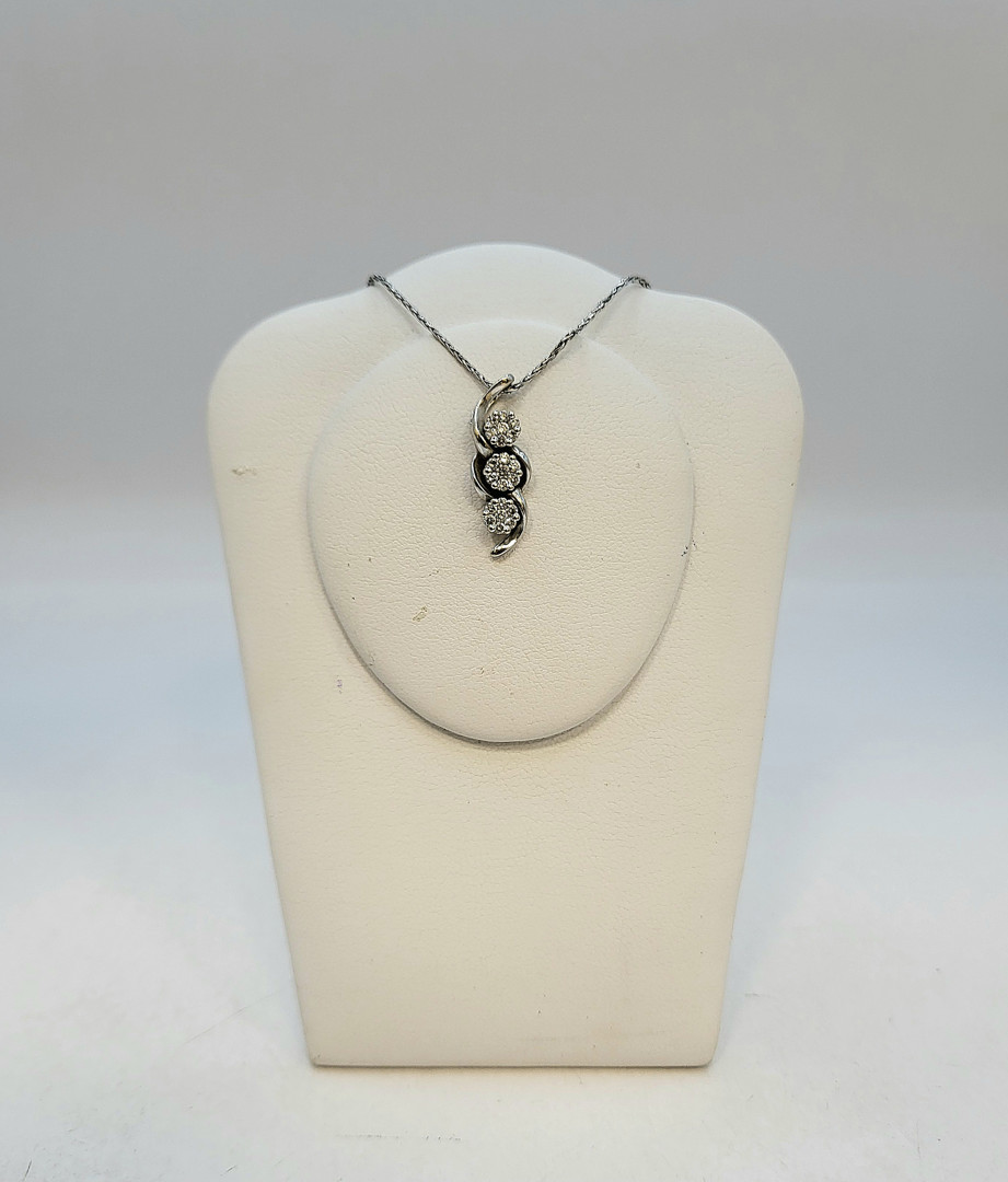 Catenina e ciondolo oro diamantini