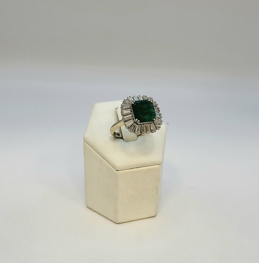 Anello oro pietra diamanti