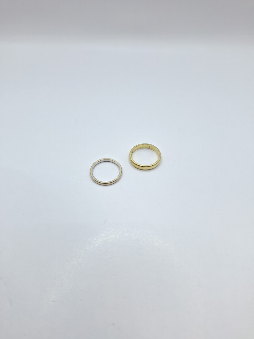 Due anelli in oro diamantino
