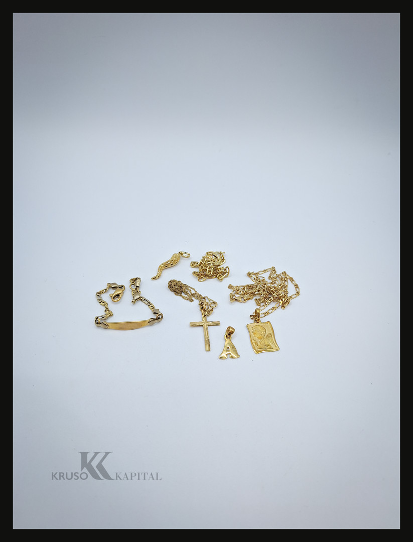Vari oggetti in oro 