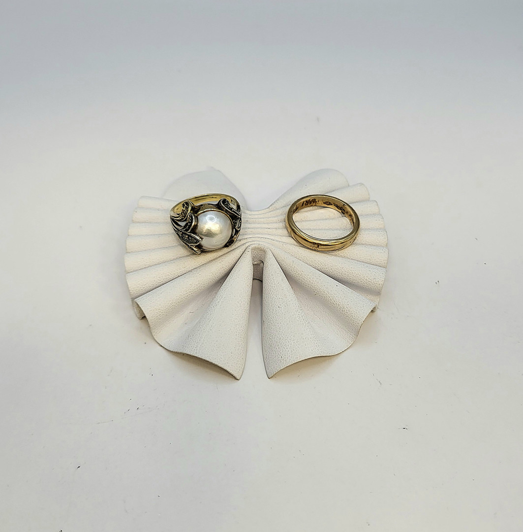 Due anelli oro argento perla diamantini 