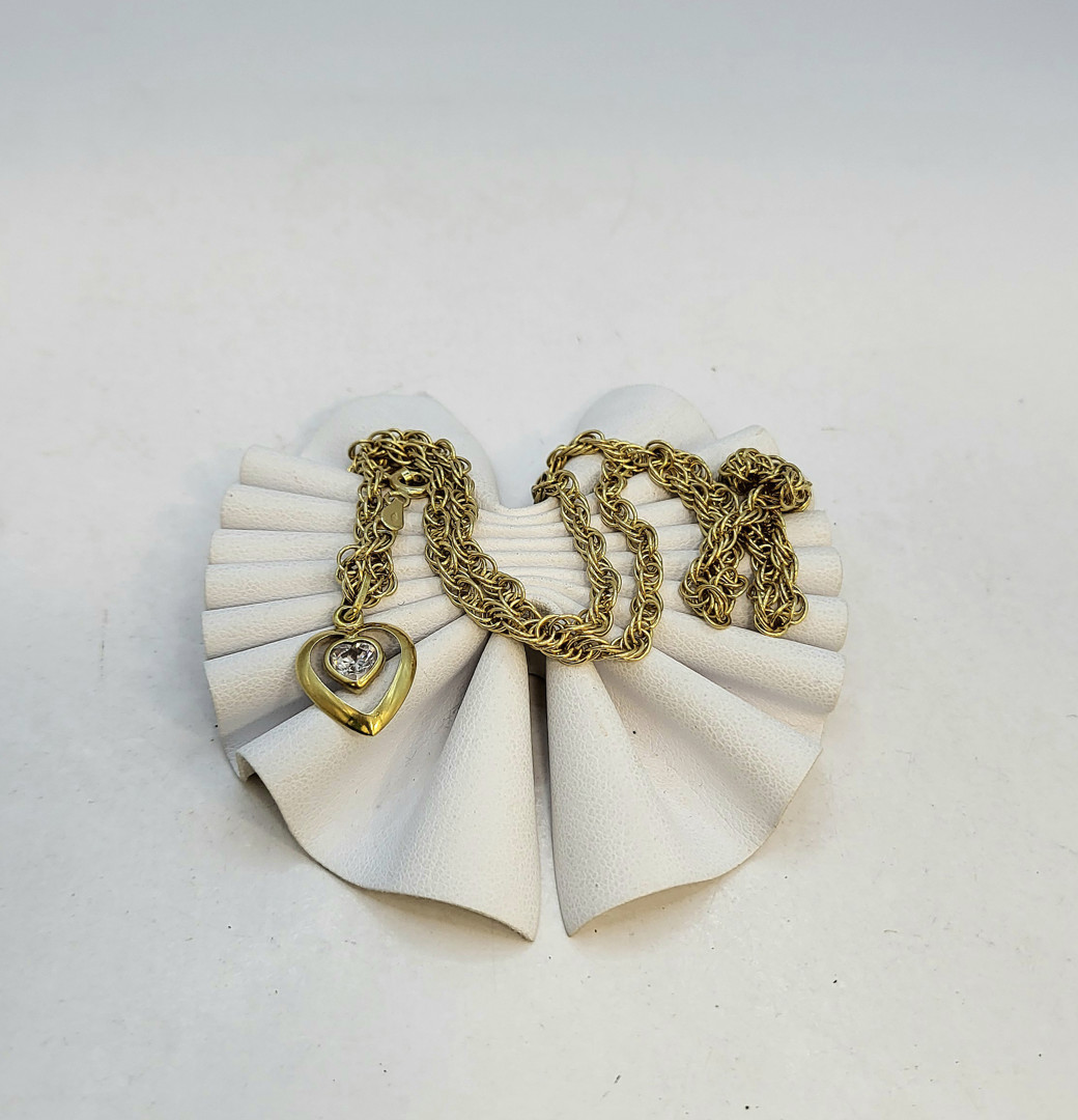 Collana e ciondolo oro pietra